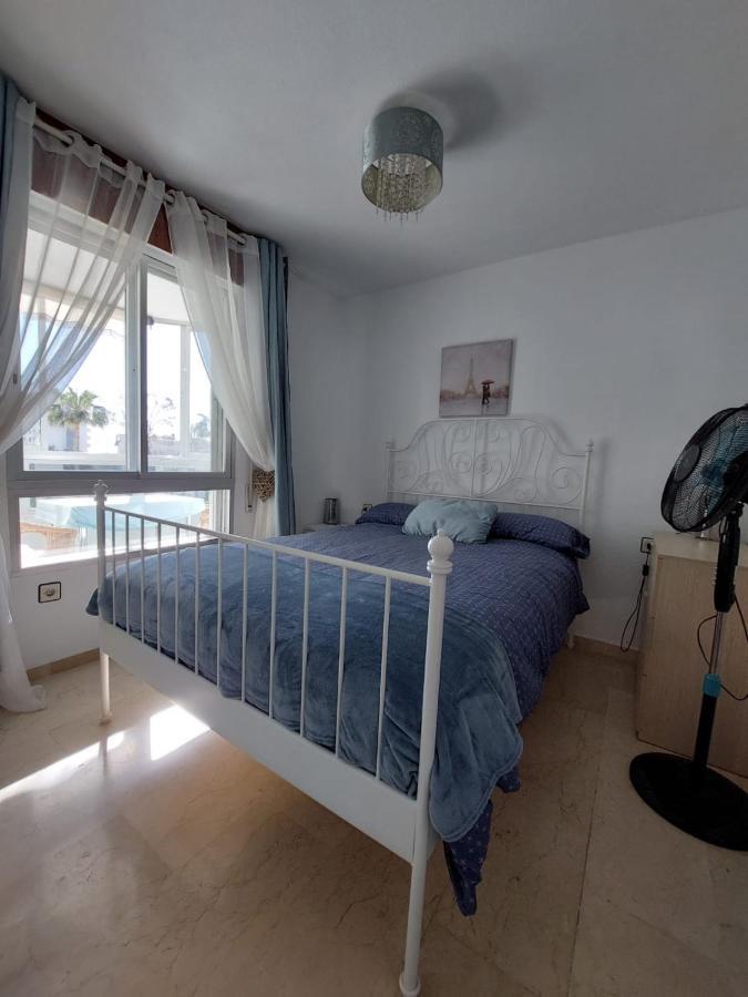 Lovely Apartment In Torremolinos Views Of The Sea, Pool, Terrace, Sofa Bed And Fully Equipped Kitchen מראה חיצוני תמונה